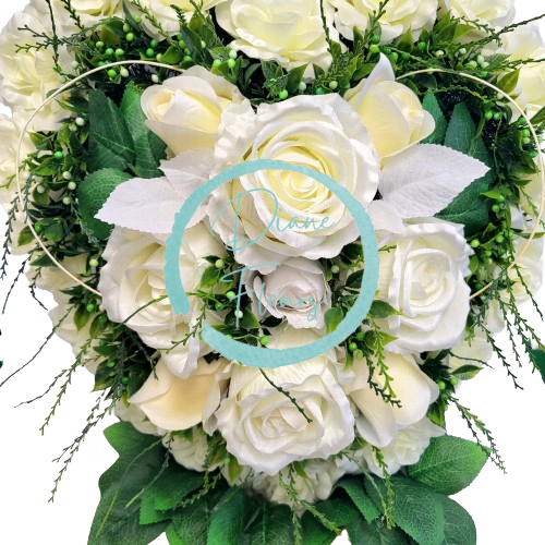 Coroană pe un suport "Inima" de flori artificiale Trandafiri & accesorii 45cm x 40cm