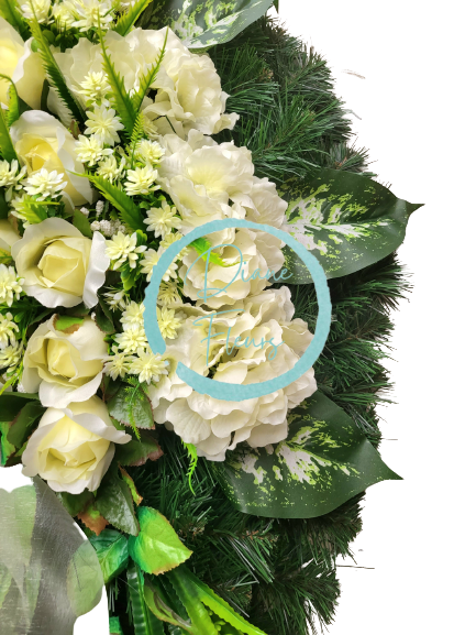 Luksusowy wieniec pogrzebowy „Zakrzywiona łza” ze sztucznych róż i hortensji oraz dodatki 85cm x 50cm