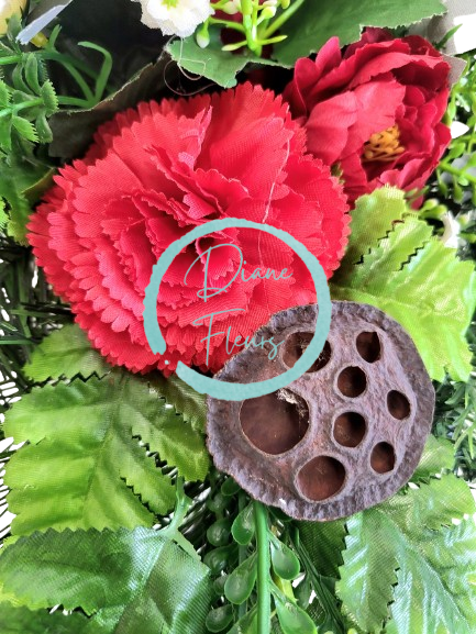 Smuteční aranžmán betonka umělé karafiáty, kalanchoe a doplňky 45cm x 27cm x 16cm AS774