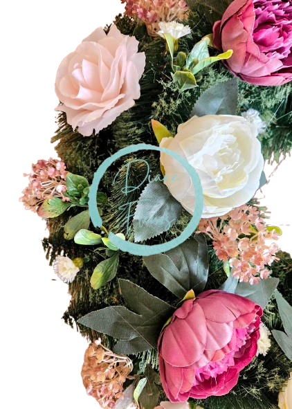 Smuteční věnec borovicový exclusive pivoňky, růže, hortenzie, drobné kvítky a doplňky 65cm AS1033