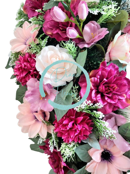 Luxusný smútočný veniec borovicový exclusive pivonky, dálie, clematis, chryzantémy, ruže a doplnky 80cm