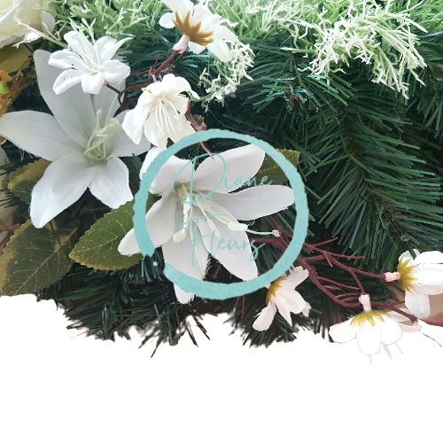 Coroana cu trandafiri si crini artificiali și accesorii Ø 60cm crem, maro, verde