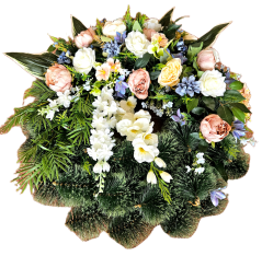 Luksusowy wieniec ze sztucznej sosny ekskluzywne róże, piwonie, delphinium i akcesoria 70cm x 80cm