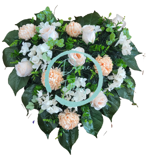 Krásný smútočný veniec "Srdce" s umelými ružami a chryzantémami 50cm x 50cm