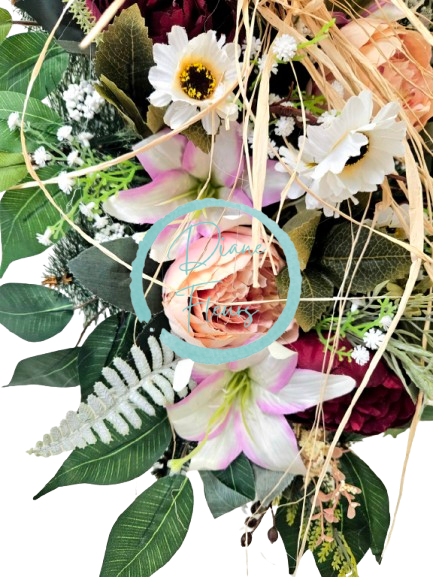 Lussuosa corona di pino con peonie, gigli, camelie e accessori esclusivi 75 cm x 45 cm AS946