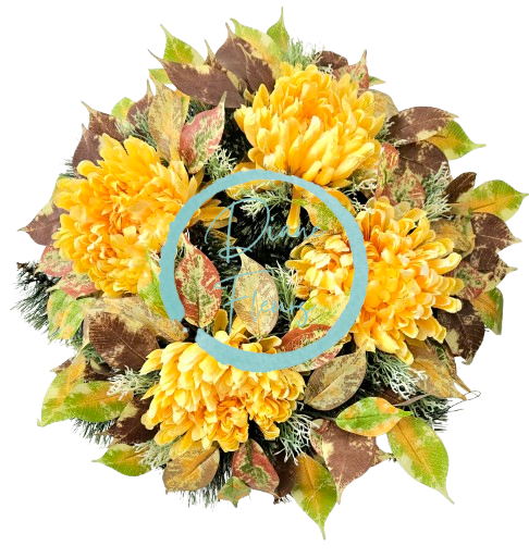 Umelý veniec borovicový chryzantémy a doplnky 50cm