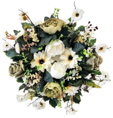 Věnec umělé růže, pivoňky, kopretiny, clematis a doplňky 50cm AS992