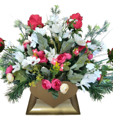 Piękna kompozycja żałobna w kształcie serca ekskluzywne sztuczne stokrotki, róże, kamelie i dodatki 70cm x 28cm x 35cm