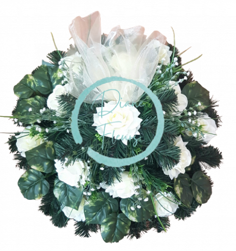 Wieniec żałobny krąg ze sztucznymi różami i dodatkami 55cm kremowy