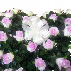 Coroana funerara „Inimă” din trandafiri 80cm x 80cm violet si crem flori artificiale