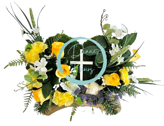 Траурна аранжировка от бетон с изкуствени рози, карамфили, ангел, венец от мъже и аксесоари 46см x 20см x 28см AS837