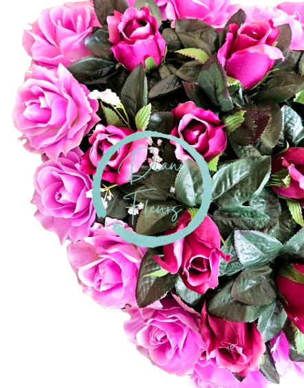 Вкопан венец "Сърце" от изкуствени рози 40см х 40см AS1030