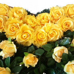 Coroana funerara „Inimă” din trandafiri 80cm x 80cm galben