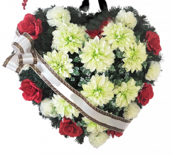 Smútočný veniec srdce 55cm x 55cm Ruže & Dahlie & Karafiáty červená, zelená so stuhou umelý