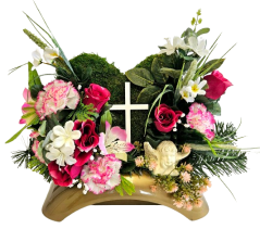 Kompozycja żałobna sztuczne róże, goździki, anioł, wieniec z mchu i akcesoria 46cm x 20cm x 28cm