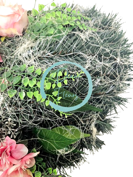 Smuteční věnec "Srdce" umělé pivoňky, ranunculus, eukalyptus a doplňky 40cm x 40cm AS938