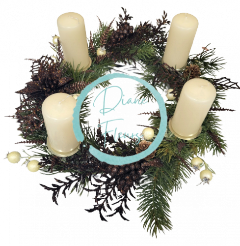 Božićni adventski vijenac od pruća sa svijećama, borovima i dodacima 30cm