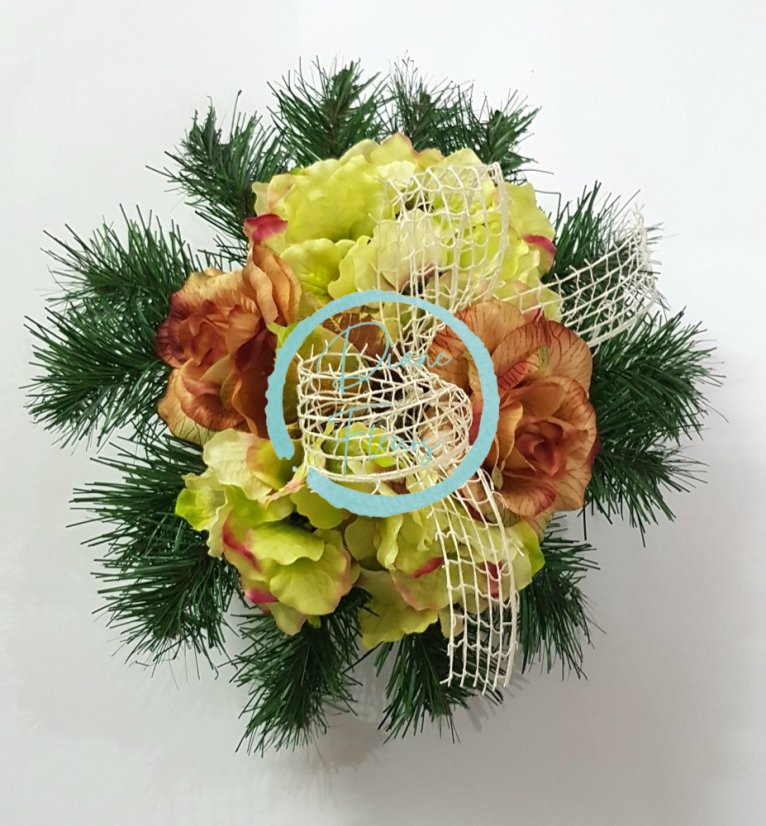 Aranžmán betonka Hortenzie & Růže & Doplňky 30cm x 20cm zelená & hnědá AS9