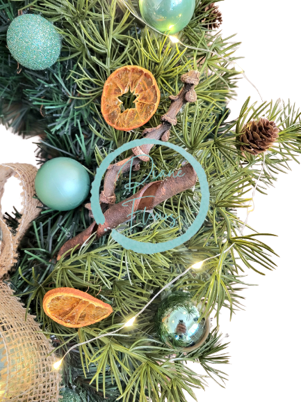 Luxusní umělý věnec Exclusive zdobený vánočními koulemi, světýlky, sušenými plody a doplňky 65cm