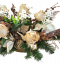 Trauergesteck aus künstliche Rosen, Farn, Beeren, Weihnachtskugel und Zubehör 75cm x 50cm x 38cm