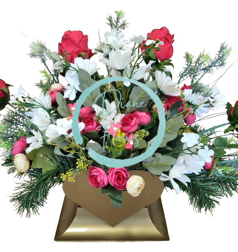 Bellissima composizione funebre a forma di cuore, in cemento, esclusive margherite artificiali, rose, camelie e accessori 70 cm x 28 cm x 35 cm AS526