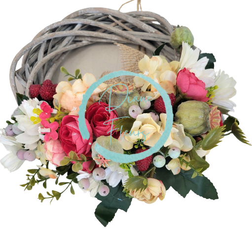 Prútený veniec mix kvetov a makovičky a doplnky Ø 20cm