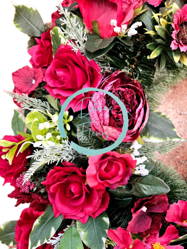 Smuteční věnec borovicový exclusive růže, pivoňky a doplňky 85cm AS1045