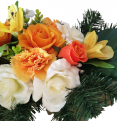 Čudovit žalni aranžma iz umetnih vrtnic, nageljnov, alstromerij in dodatkov 60cm x 30cm x 23cm rumena, smetana, oranžna