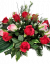 Prekrasan žalobni aranžman od umjetnih ruža, pribora i vrpce 77cm x 33cm x 40cm crvena, ružičasta