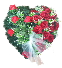 Wianek żałobny "Serce" wykonany ze sztucznych róż i dodatków 65cm x 65cm w kolorze czerwonym