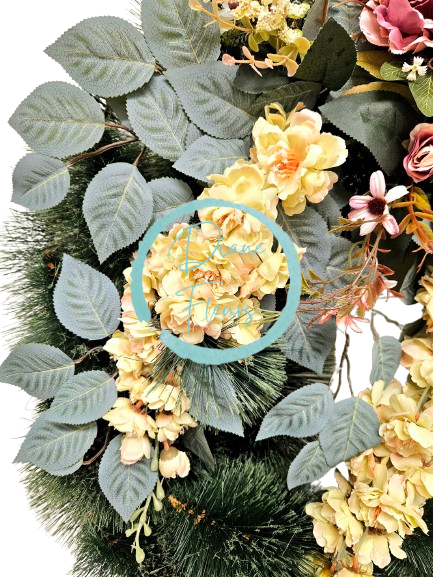 Luxusný smútočný veniec borovicový exclusive pivonky, ruže, delphinium ostrôžka, hortenzie a doplnky 90cm