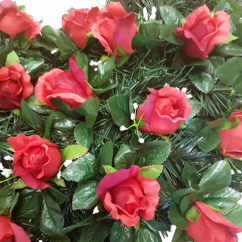 Coroana funerara „Inimă” din trandafiri 80cm x 80cm rosu & bej flori artificiale