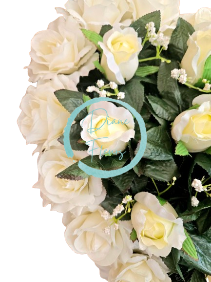 Smútočný veniec "Srdce" z umelých ruží 40cm x 40cm