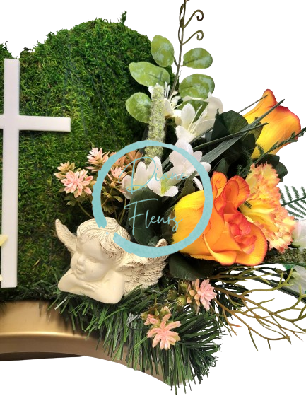 Smútočný aranžmán betonka umelé ruže, karafiáty, anjel, machový venček a doplnky 46cm x 20cm x 28cm