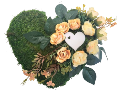 Dekorační smuteční mechový věnec "Srdce" růže & doplňky 27cm x 23cm