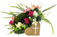 Aranjament pentru cimitir de trandafiri, crini, înger, coroană de mușchi si accesorii 50cm x 20cm x 25cm