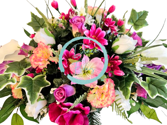 Luxuriöse Trauergesteck aus künstliche Rosen, Gänseblümchen, Nelken, Alstromerien, Calla Lilien, Gladiolen und Accessoires 105cm x 50cm x 40cm