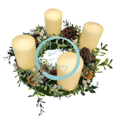 Vánoční adventní mechový věnec se svíčkami, sušinou a doplňky 25cm