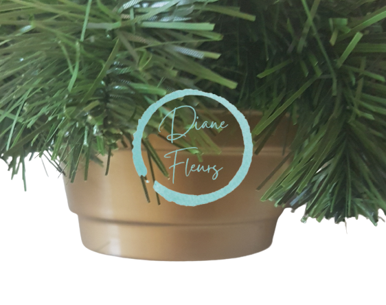 Траурна аранжировка от бетон, изкуствени рози, хортензии и аксесоари 28см x 22см AS373