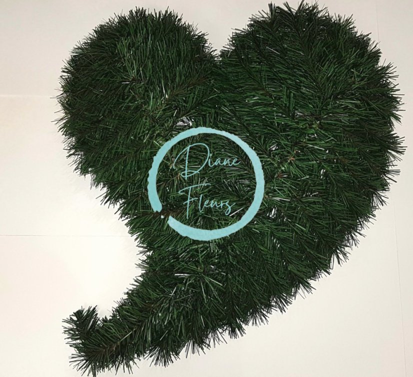 Veniec čečinový smrekový "Srdce zahnuté" 65cm x 65cm umelý