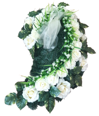 Wianek żałobny „Łza” ze sztucznych róż i dodatków 85cm x 50cm kremowy, zielony